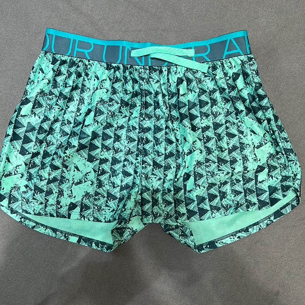 YOUTH LARGE UNDER ARMOUR SHORTS